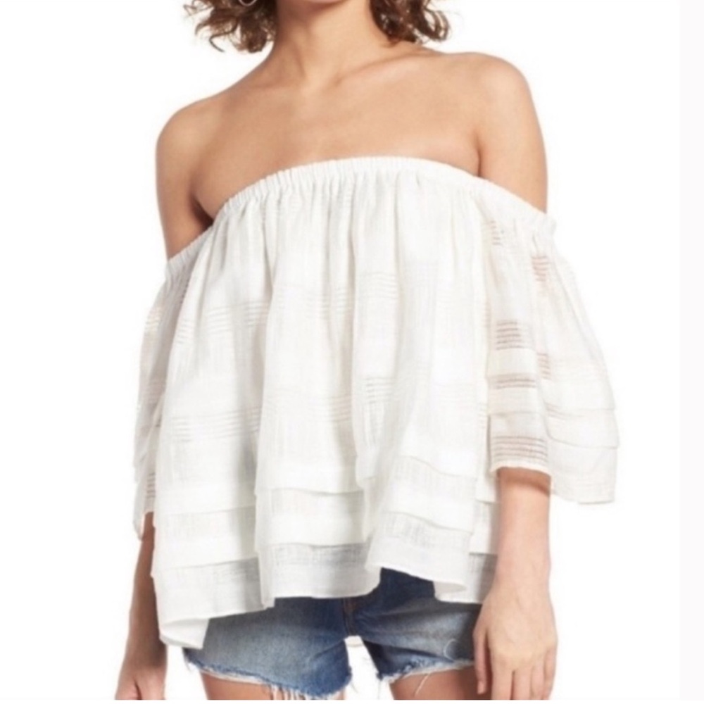 J.O.A. Tiered Off the Shoulder Top in White size Small
